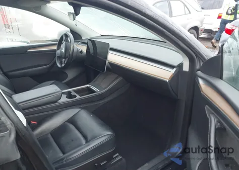 2022 Tesla Model Y Long Range Dual Motor All-Wheel Drive z USA, uszkodzony, nr VIN 7SAYGAEE0NF573937